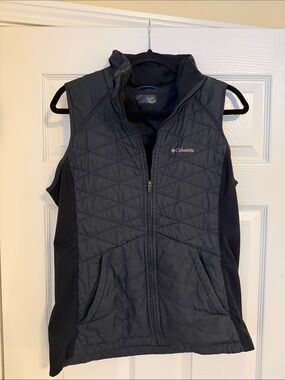 Columbia Women's Black Quilted Insulated Vest with Side Panels
